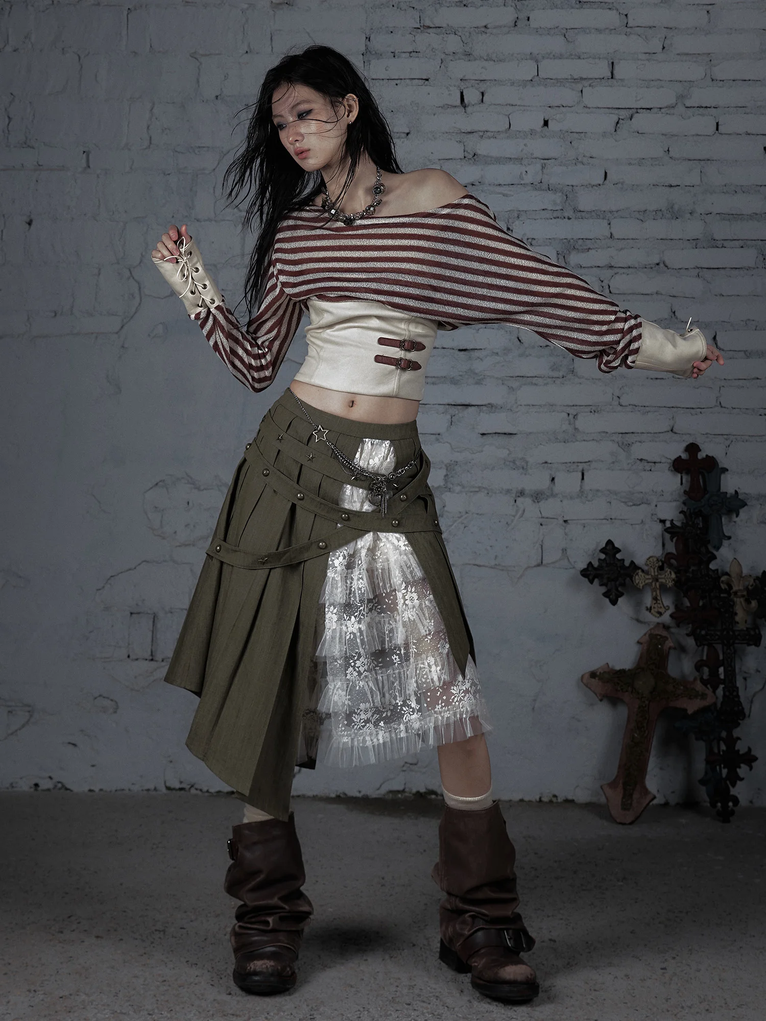 NO ROMANCE Design originale Vintage Punk Patchwork a righe Slash Neck Telai Donna Manica lunga Crop Top T-shirt