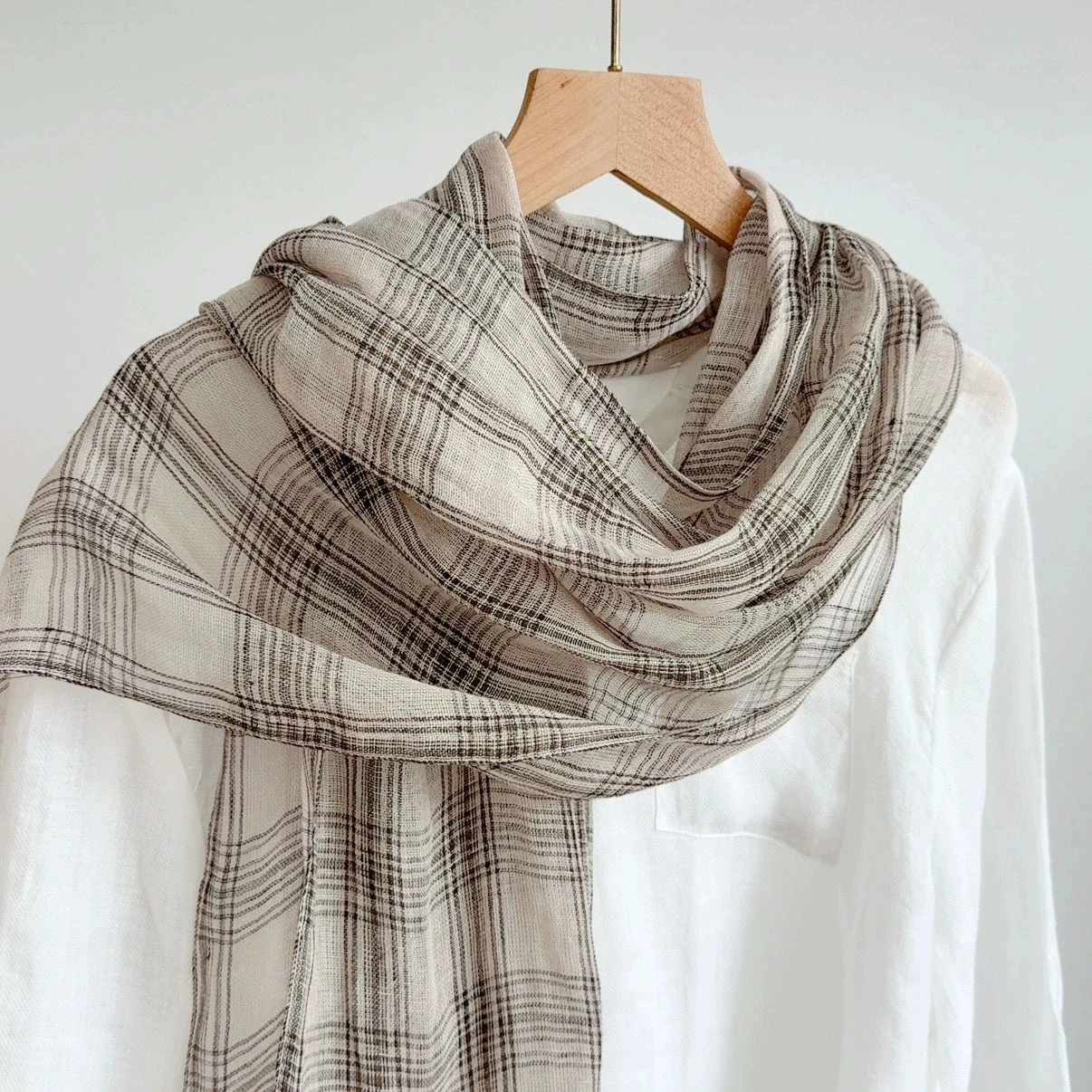 

2026 New 100% Natural Linen Striped Plaid Woman/Man Summer Scarf Hijab Shawls Large Size Scarves With Tassels 65*200cm