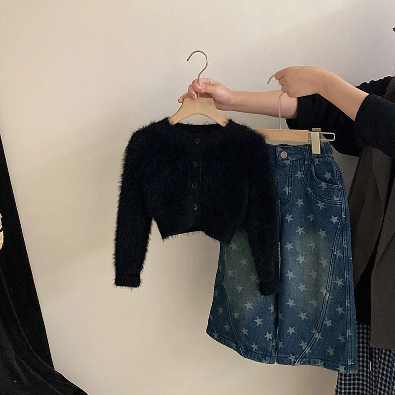 

Girls' Korean Version 2025 Autumn Long-sleeved Cardigan Solid Color Velvet Star Jeans Two-piece Set Fashion