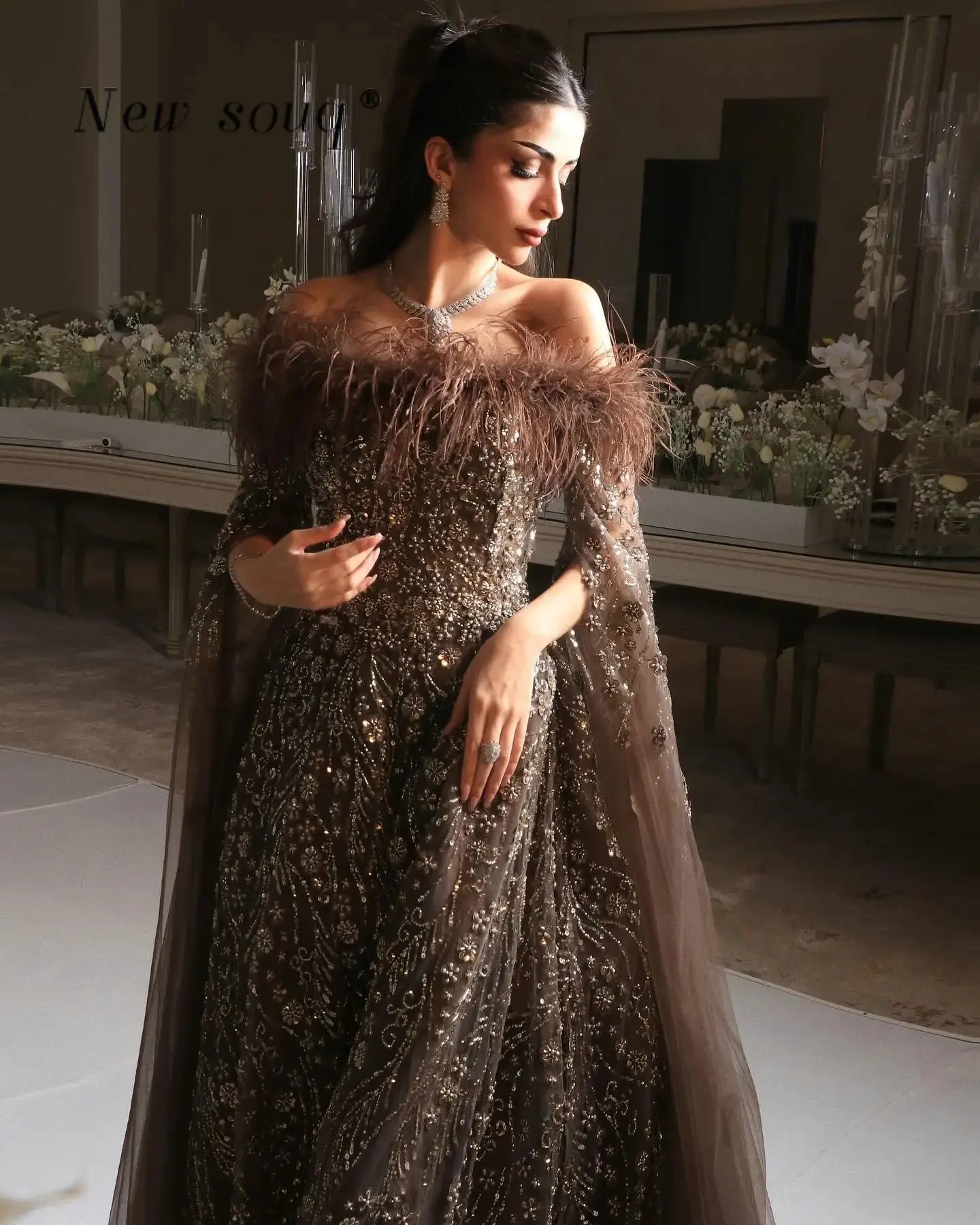 Elegant Brown Feathers Off Shoulder Evening Dresses with Cape Sleeves Arabic A-Line Party Gowns for Women's Wedding Party 2025