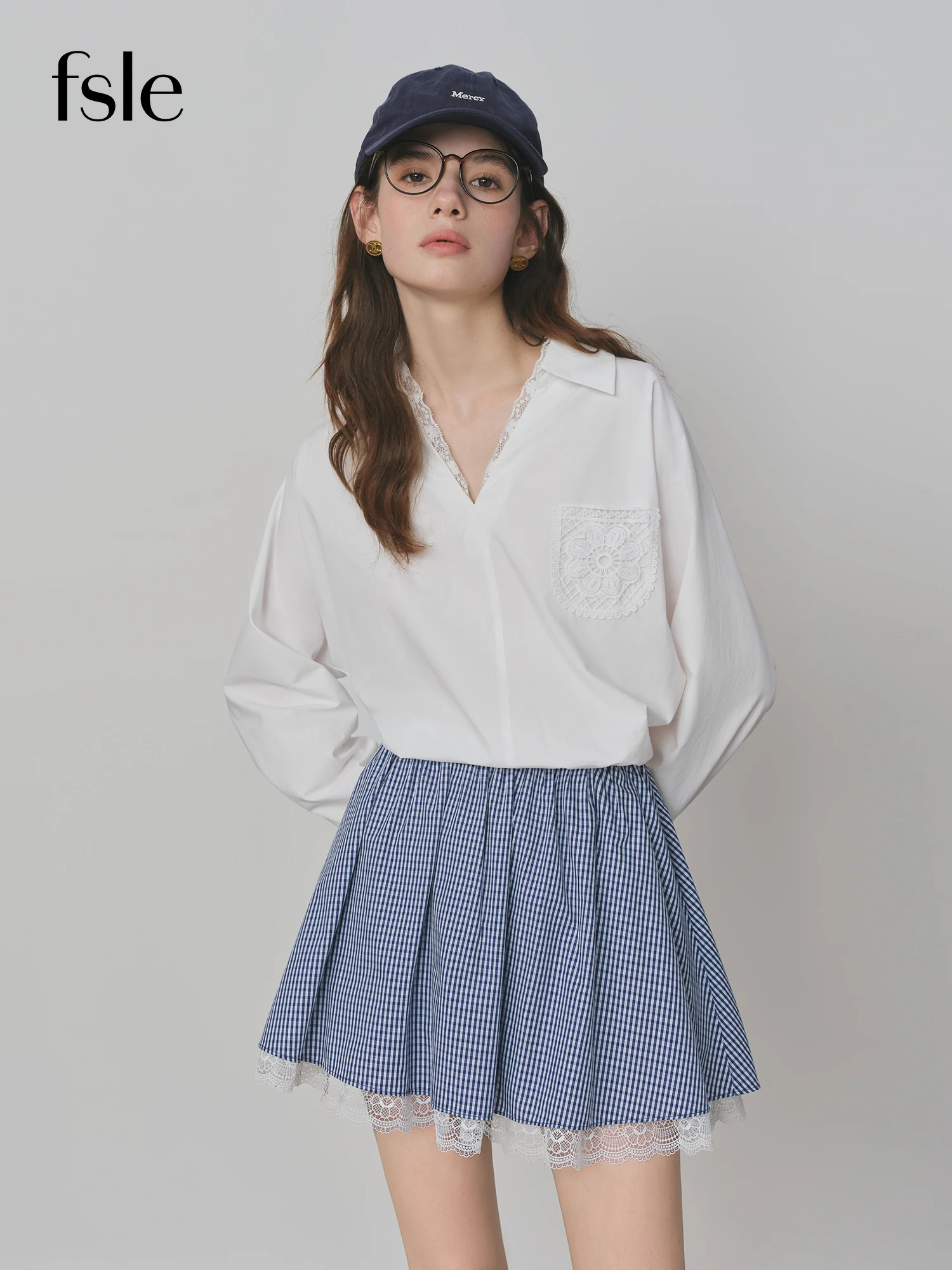 

FSLE Autumn 2025 Women's V-Neck Blouse - Lace Trim Loose Fit White Shirt Casual Office Wear with Floral Embroidery