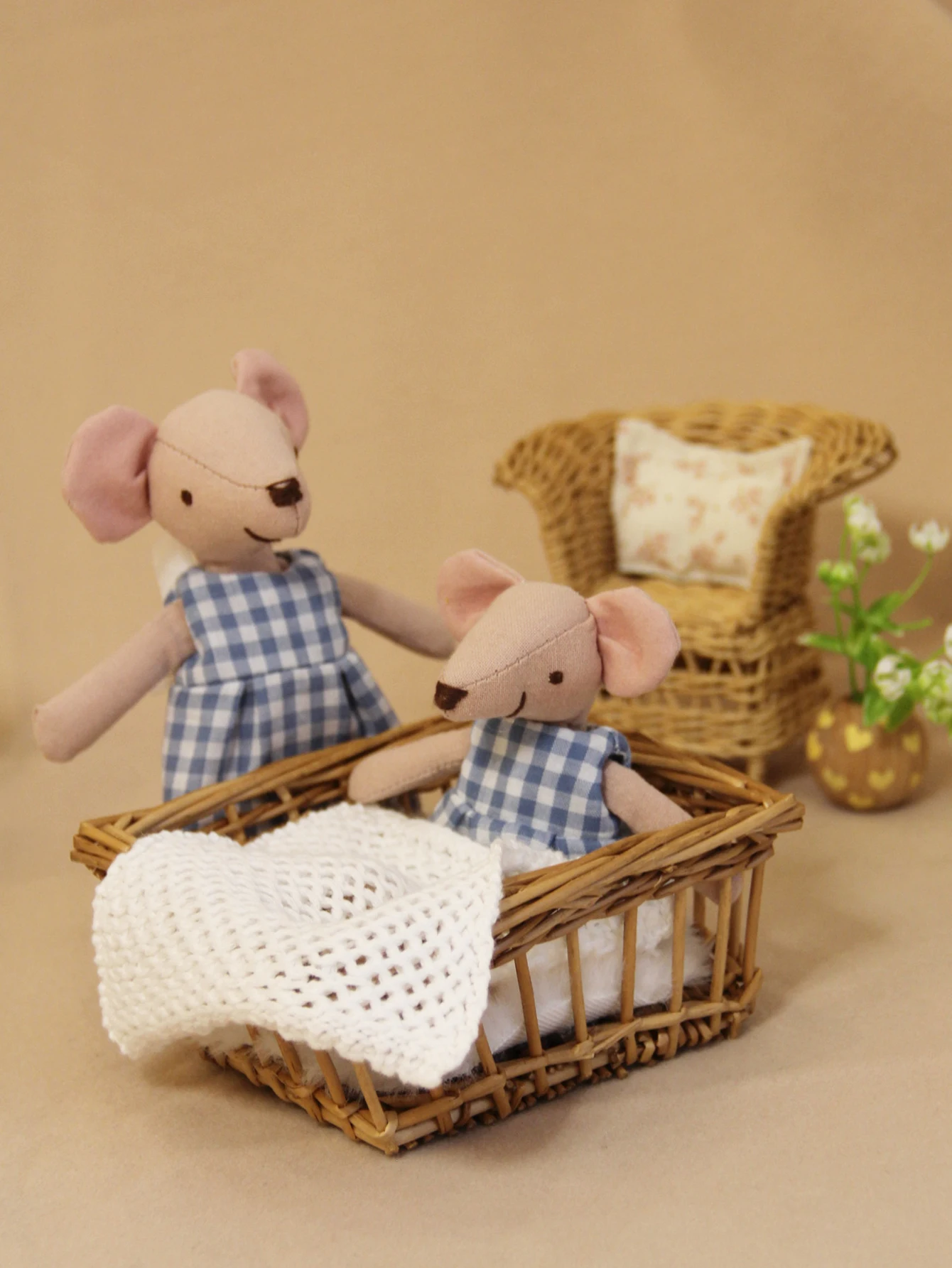 H-13/15Cm Play House Doll with Changeable Mouse with Blue and White Plaid Skirt Family Outfit Suitable for Bjd Ob11 Maileg Dollhouse Ornaments Children's Day Gift Birthday Gift
