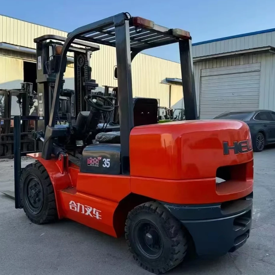 Second Hand Forklift Heli H2000 35 Fork Lift Diesel In Spot Supply HELI Forklifts In Stable Working Condition On Selling