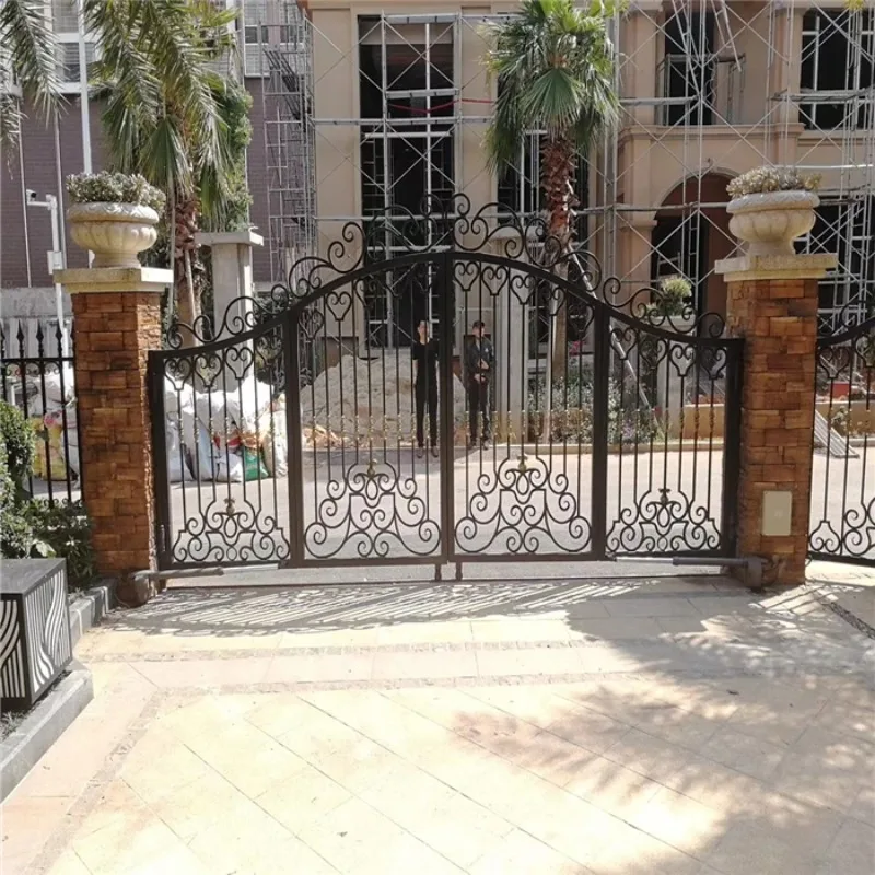 Wrought Iron Main Gate，Ornate Scrollwork，Double Swing Driveway Gate，Arched Top，Metal Villa Entrance Gate ，Anti-rust Gate