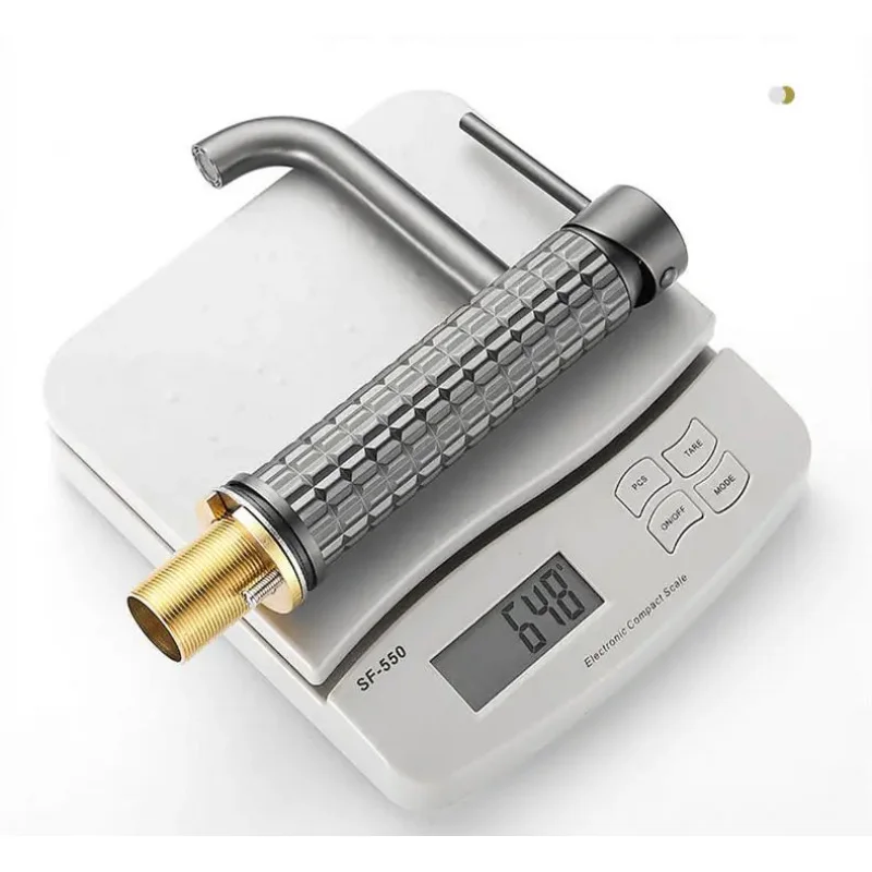 High-end brass bathroom basin faucet Diamond-style single-handle design Hotel hot and cold water mixer Dual-control basin faucet