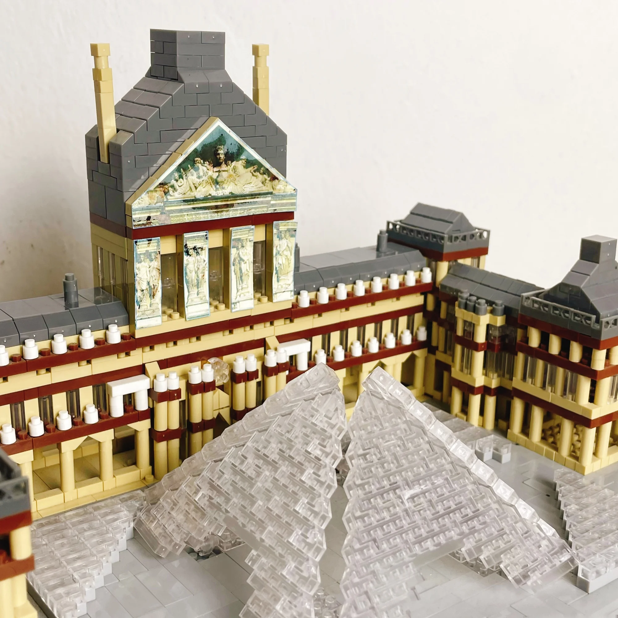 KNEW BUILT Louvre Micro Mini Blocos de Construção Brinquedos de Arquitetura: Idéia de Presente Final para Decoração de Entusiastas de Arte e Arquitetura