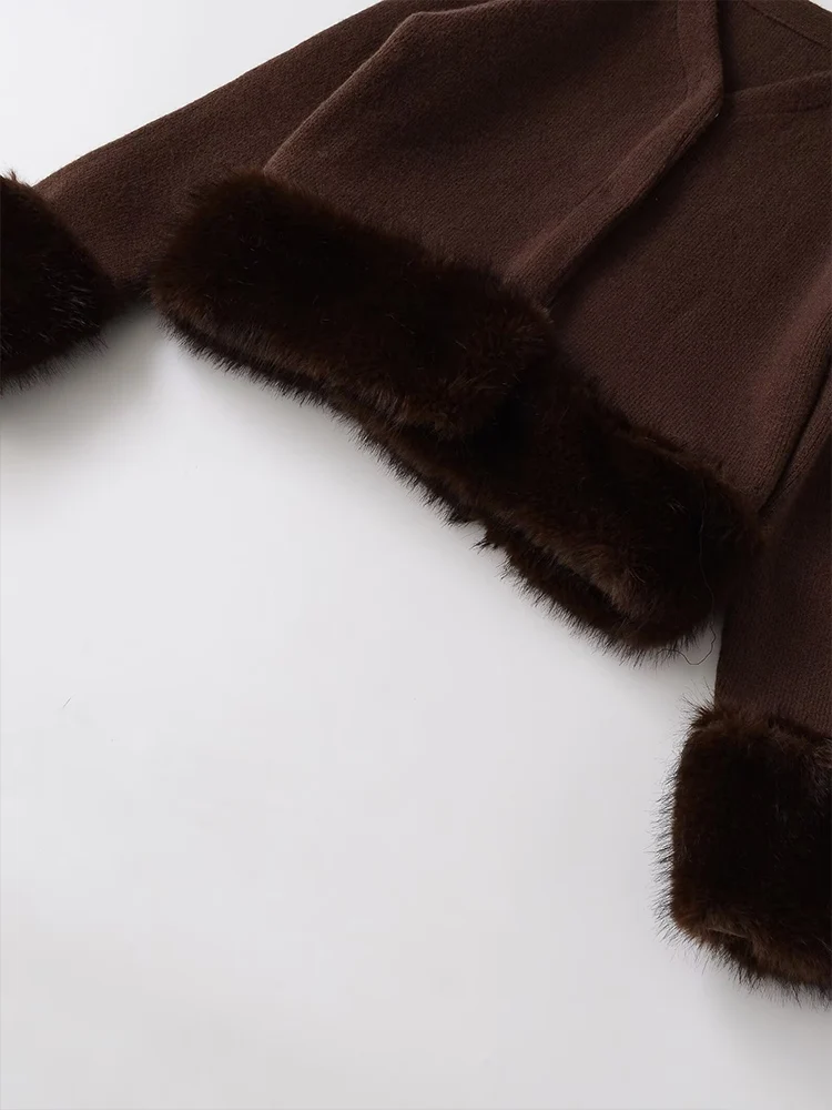 Kardigan rajutan patchwork efek bulu imitasi warna solid yang modis dan serbaguna bergaya Eropa untuk wanita.