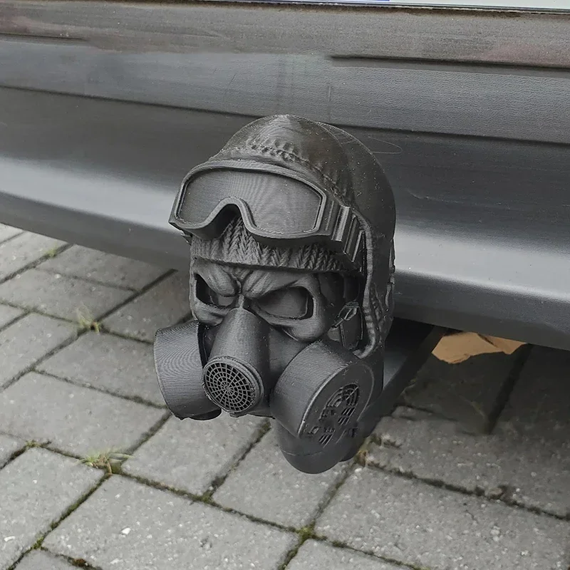 Copertura per gancio di traino per rimorchio automatico con casco in acciaio e maschera antigas Copertura a sfera per gancio di traino stampata in 3D impedisce la ruggine del tubo ricevitore