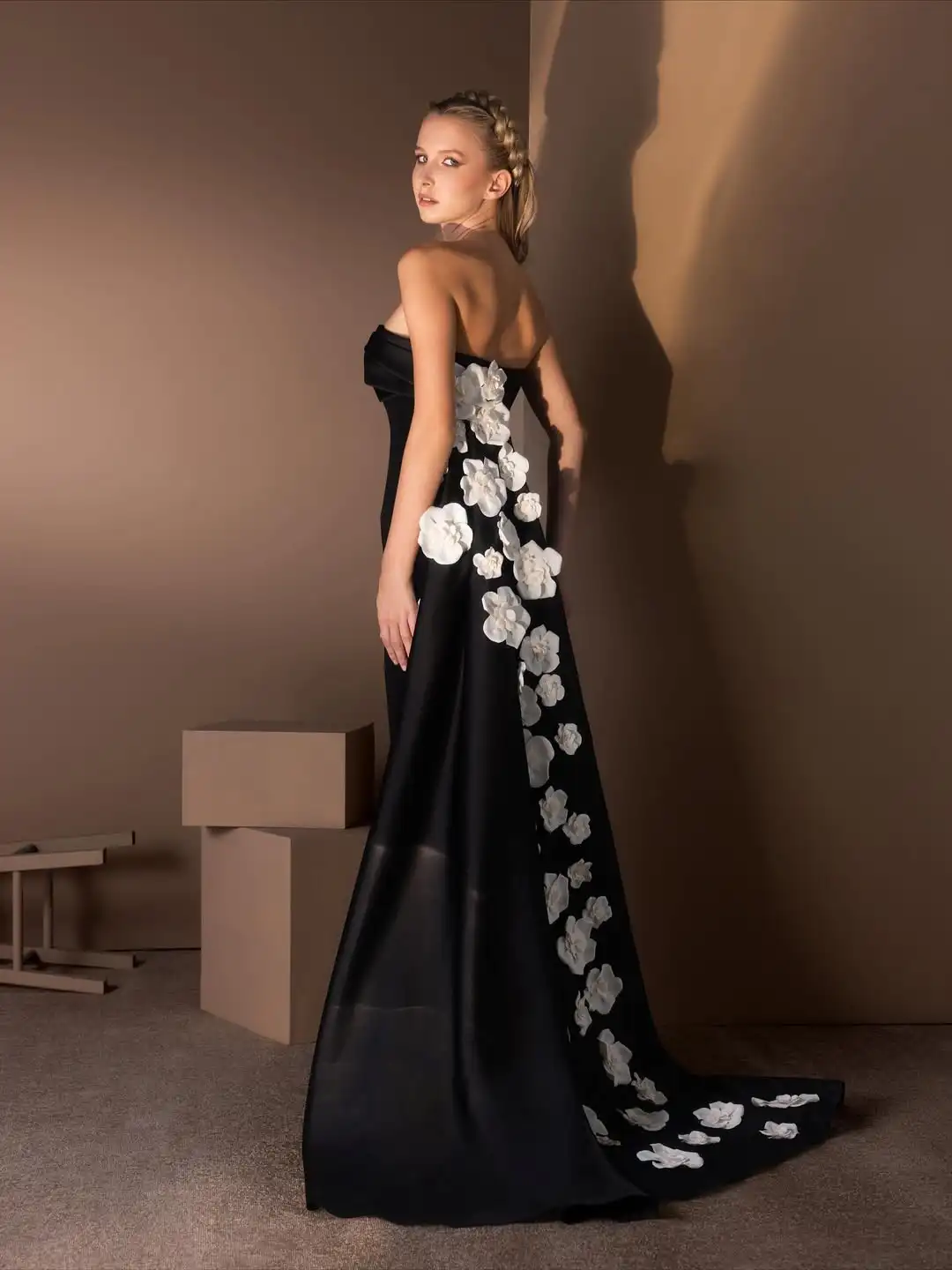 

Ofherown Customized Black Strapless Satin Evening Dress with 3D White Floral Floor-Length Train Prom Gown for Party Red Carpet