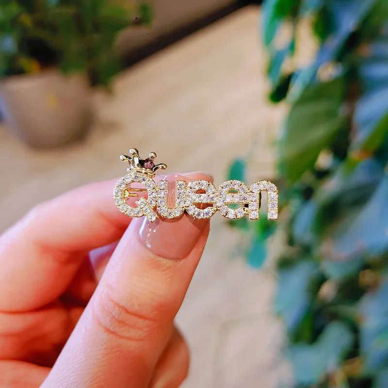 Cute Rhinestone Queen Brooches For Women Girls Kids Crown Letters CZ Crystal Party Label Pins Trendy Buckle 2024 Jewelry Gifts