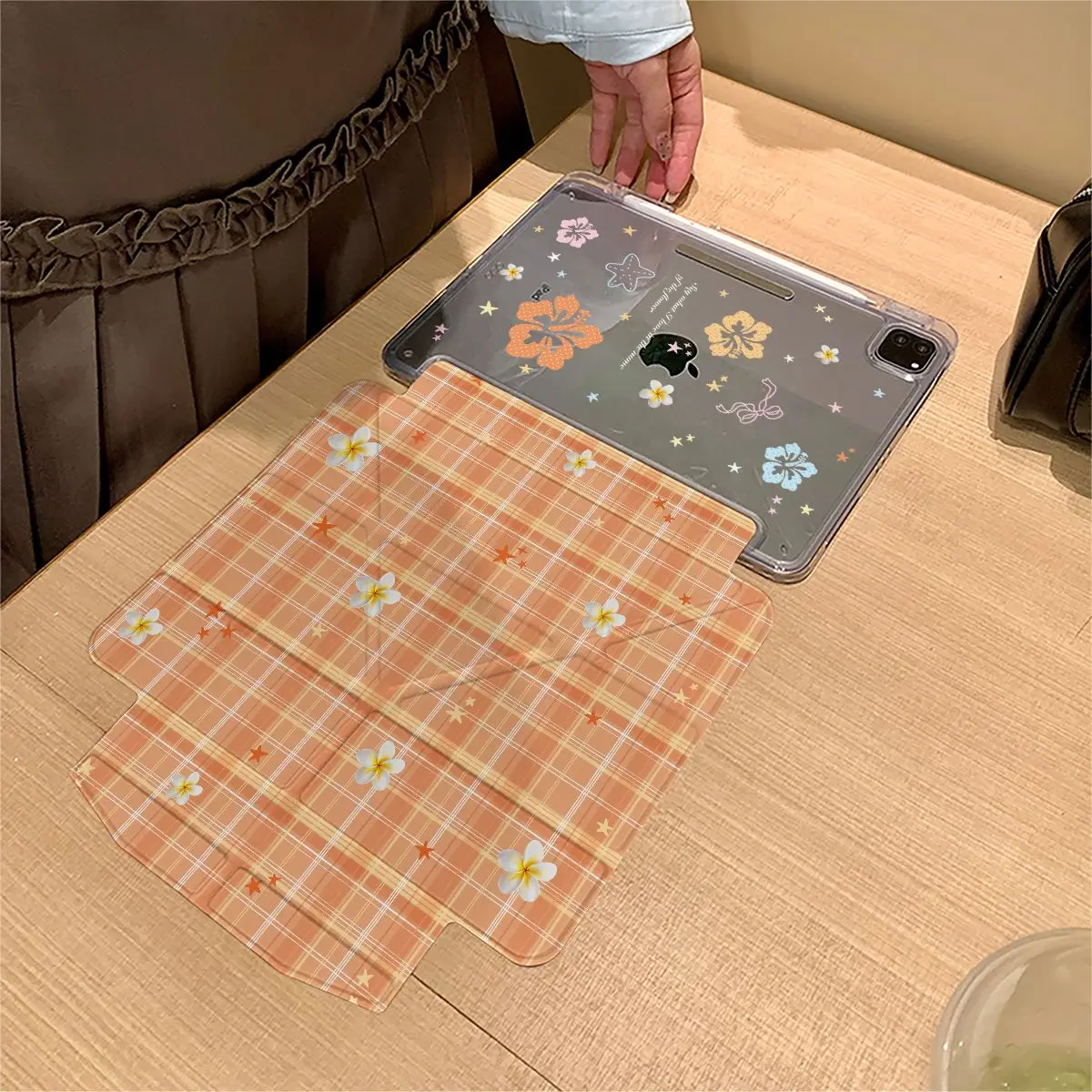 Fusang Flower Sea 3-Y Fold iPad Case For iPad Pro 11 13in 2025 iPad Pro 12.9in Air7 10th 11th M4/5 Buckle Protective Cover