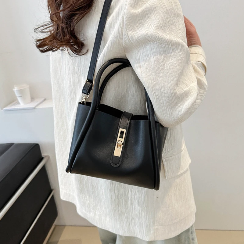 2025 Fashion Female Shoulder Handbag Niche Design Senior Sense Crossbody Bucket Bag Explosive Vegetable Basket Style