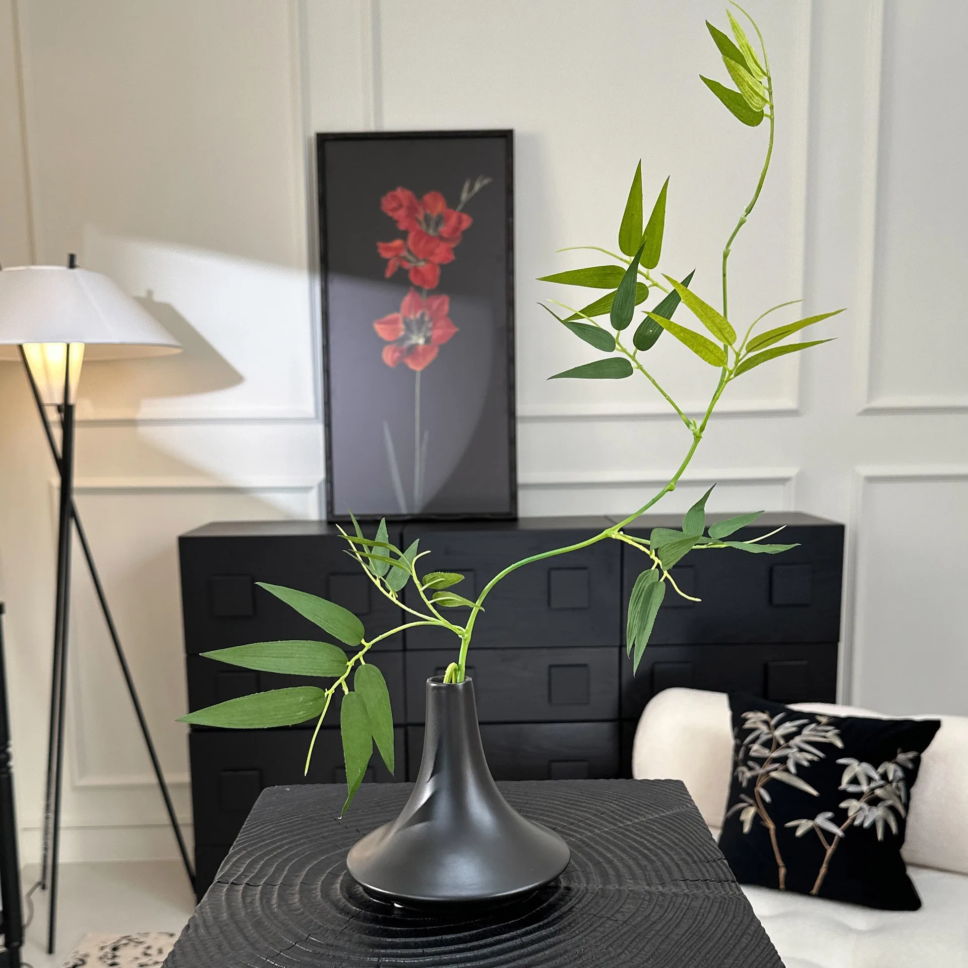 Black Matte Retro Japanese Ceramic Vase Simple Chinese Flower Arrangement Dried Flower Ornament Zen Spirit Decoration