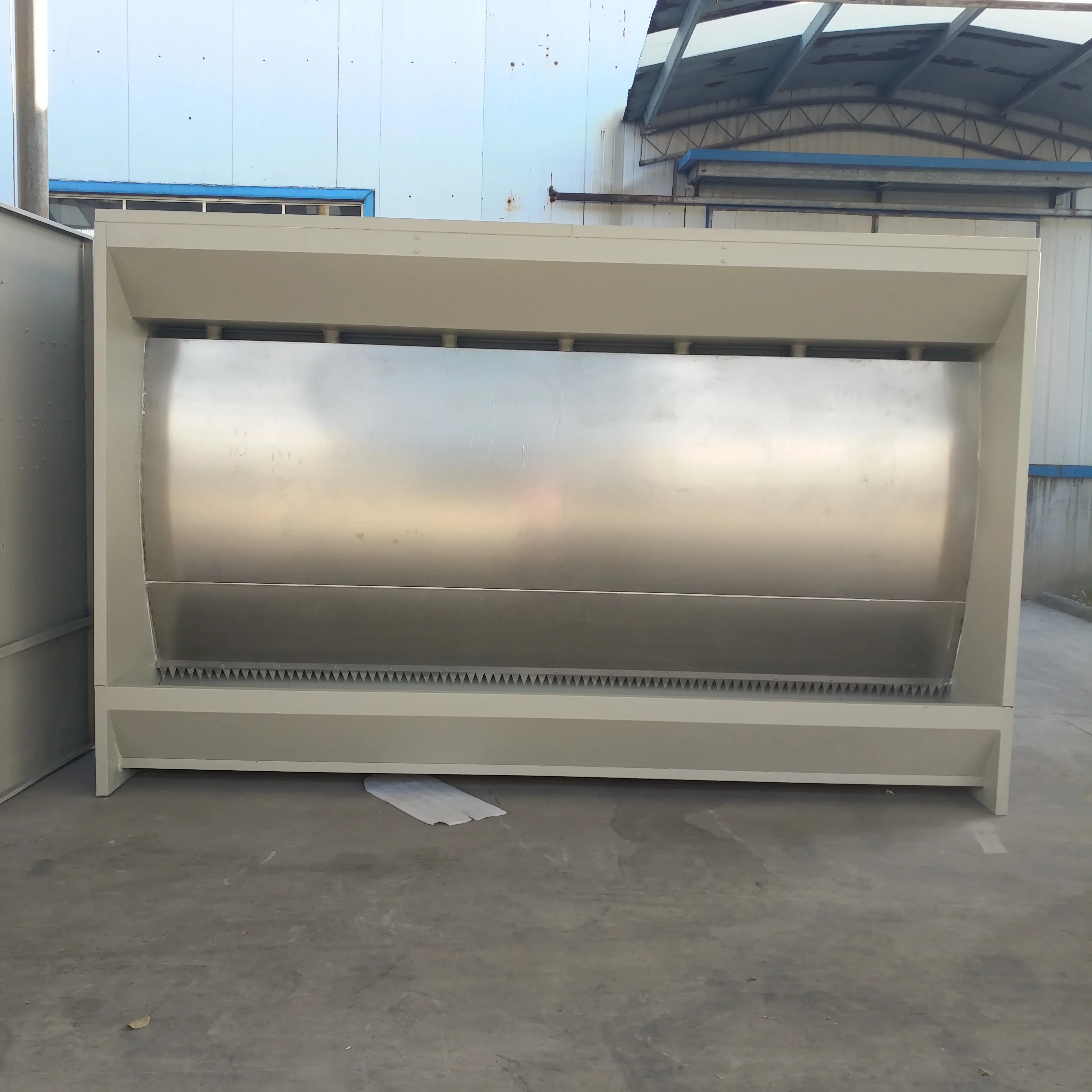 Water curtain wet spray paint room