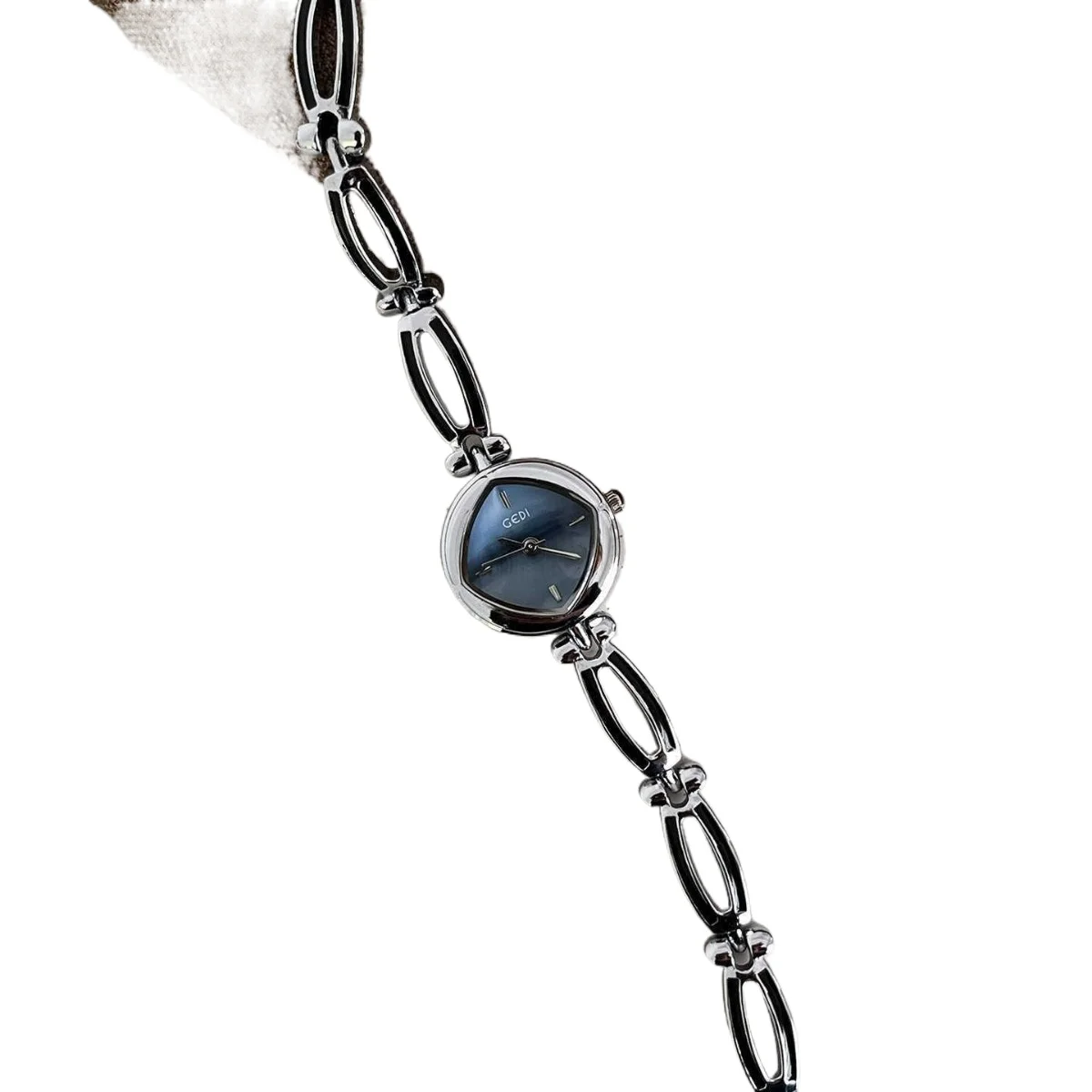 

Минималистичные часы с холодным ветром, женские высокоценные корейские версии, простой темпераментный металлический браслет, полоска