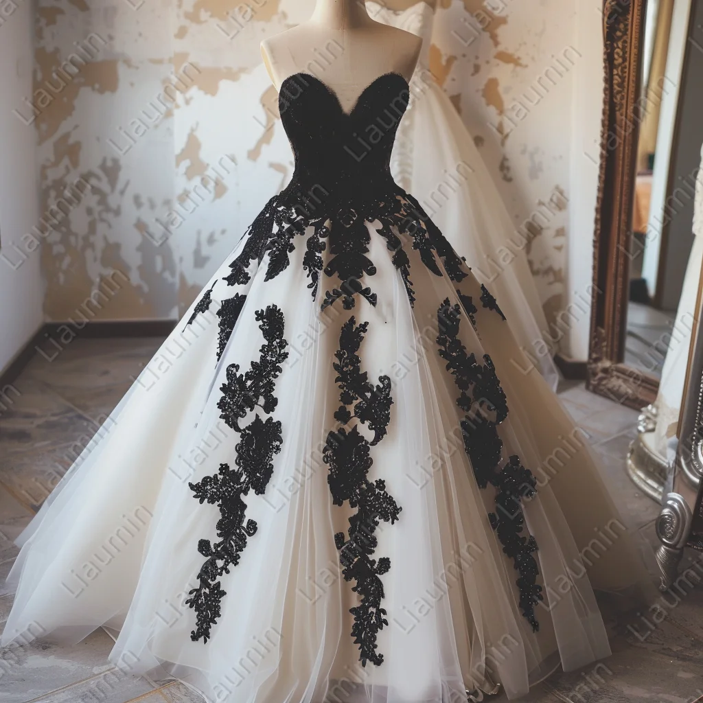 Gothic Wedding Dresses Sweetheart Neck Black White Lace Applique Puffy Ball Gown Bridal Gowns  For Bride Customized W23-54