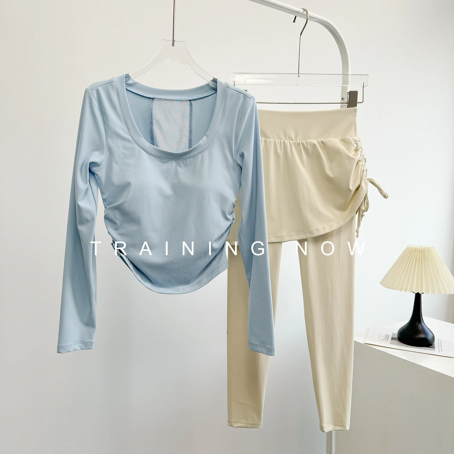 

Sports suit for women in autumn and winter beautiful and beautiful yoga clothes with chest pads tops for women fitness