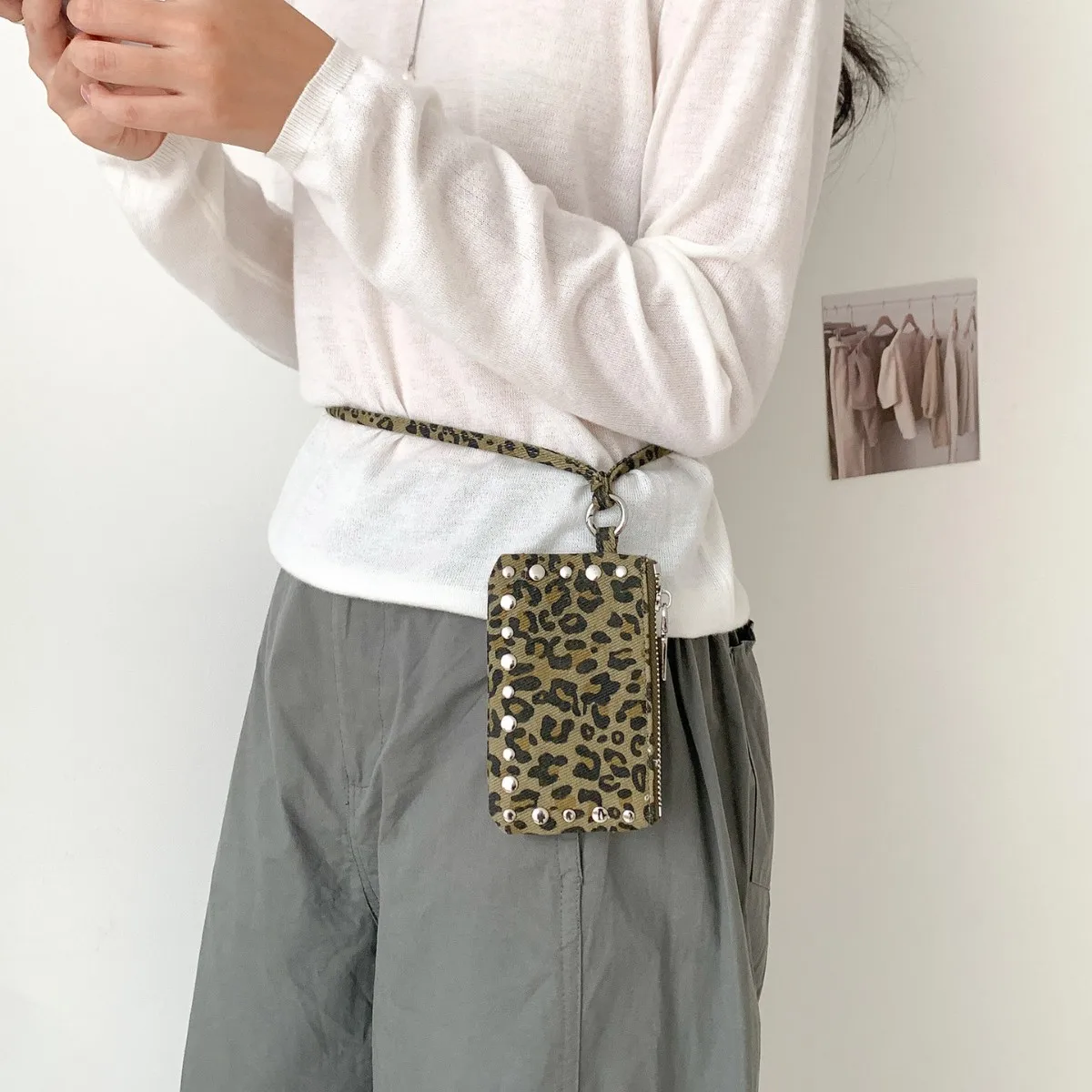 新しいスタッズ付きショルダーバッグミニクレジットカードホルダーヒョウ柄コイン財布女性用ハンドバッグ財布リベットペンダントクロスボディバッグ新しい