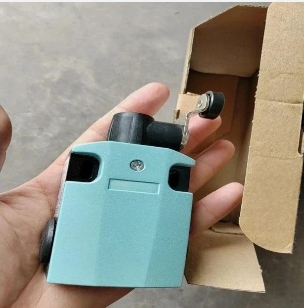 

Совершенно новый оригинальный переключатель 3SE5122-0CH01 в коробке Быстрая доставка