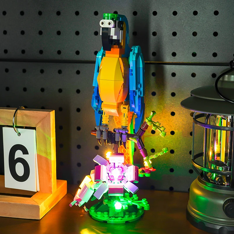 Lazishi LED Lamp 31136 Set is suitable for Exotic Parrot building blocks (only including lighting accessories)