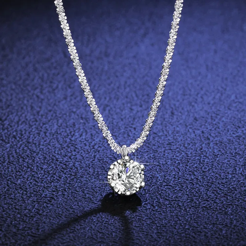 

18K Gold Moissanite Necklace Sparkling Cauliflower Chain High-End Light Luxury D Color VVS1 Diamond Pendant