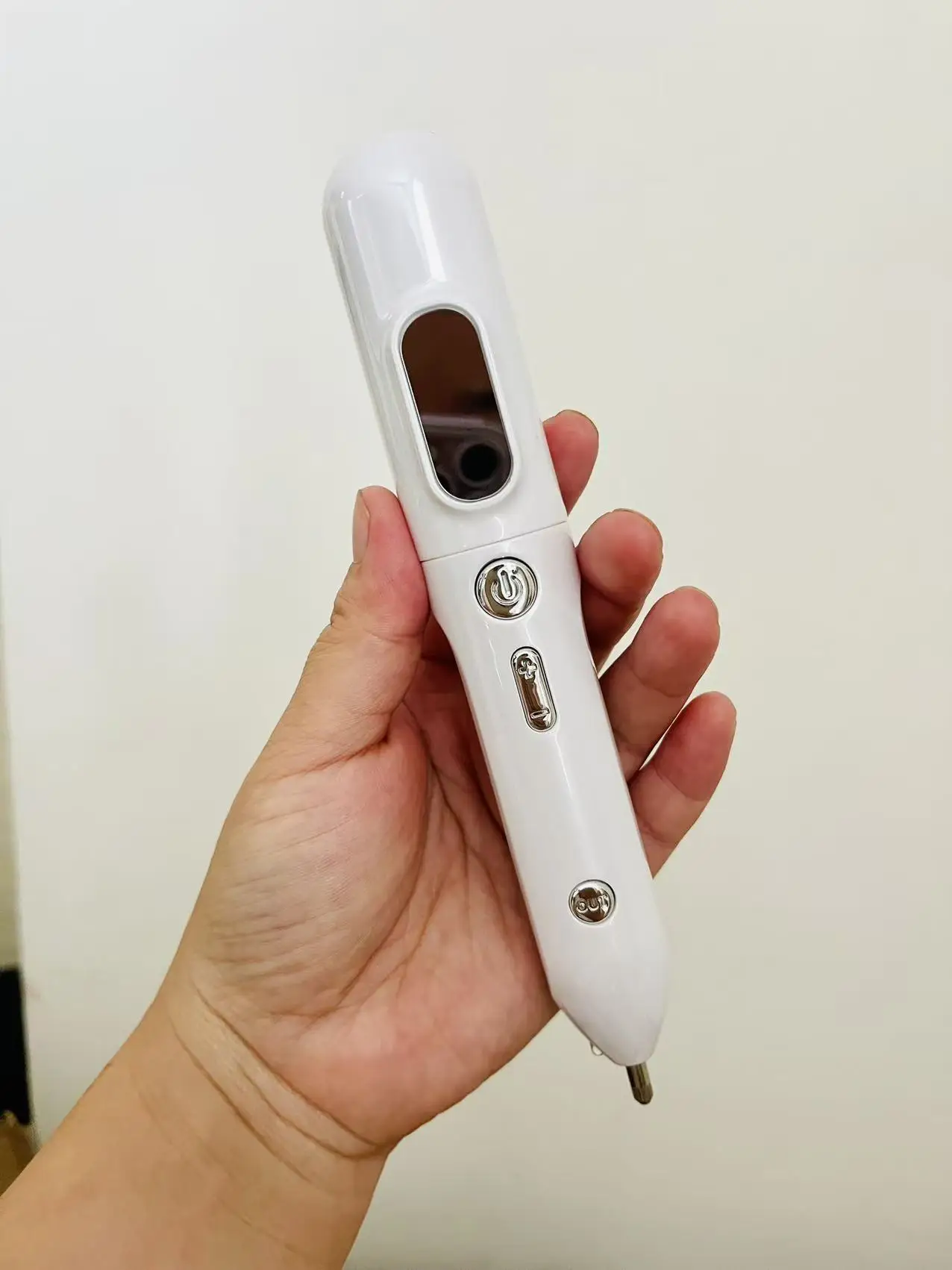 Compact household whitening pen