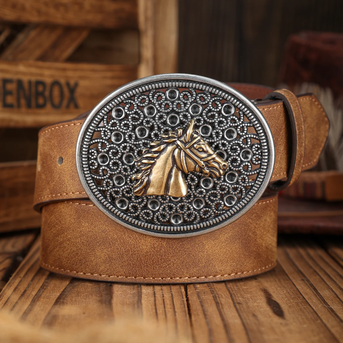 A PU belt suitable for both men and women, combining the style of western denim and retro, is perfect for daily casual outings