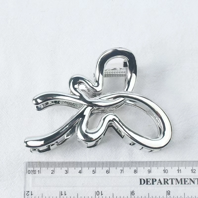 Elegante silberne Haarspange aus Metallimitat für Damen, Hai-Klemme, hochwertiger Haarschmuck, stilvolle Haarspangen für Damen