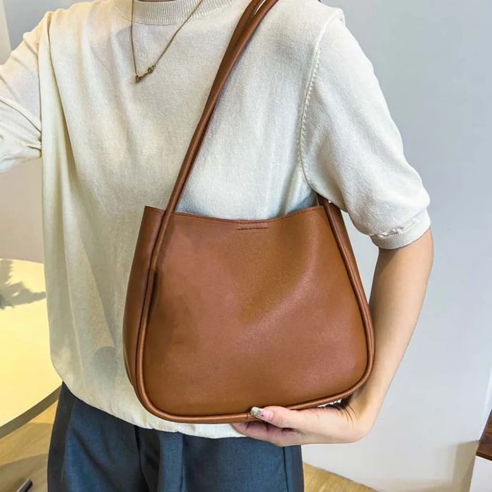 

Elegant Soft PU Tote Bag Large Capacity Anti-splash Water Solid Color Handbag Magnetic Button Polyester French Underarm Bag