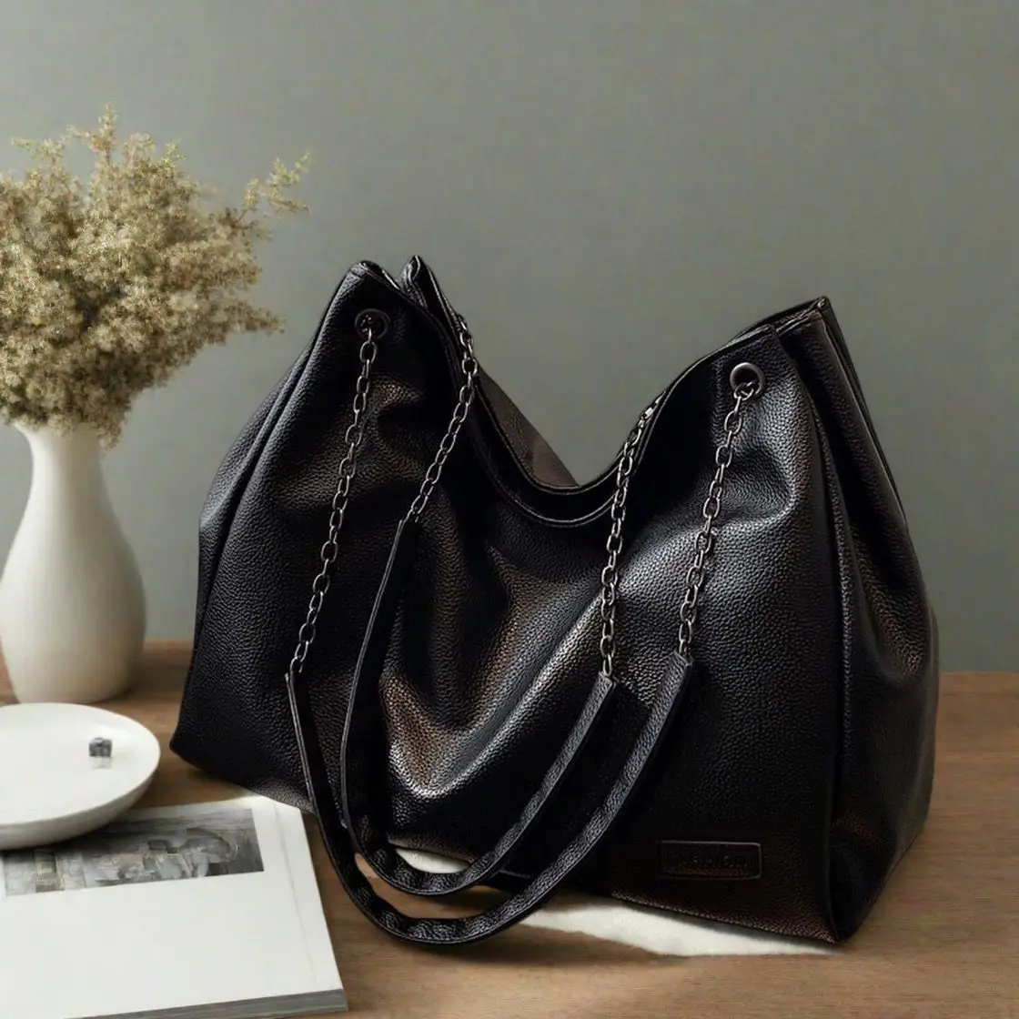 2026 Fashionable large-capacity chain shoulder bag high-quality outdoor commuting and shopping crossbody bag