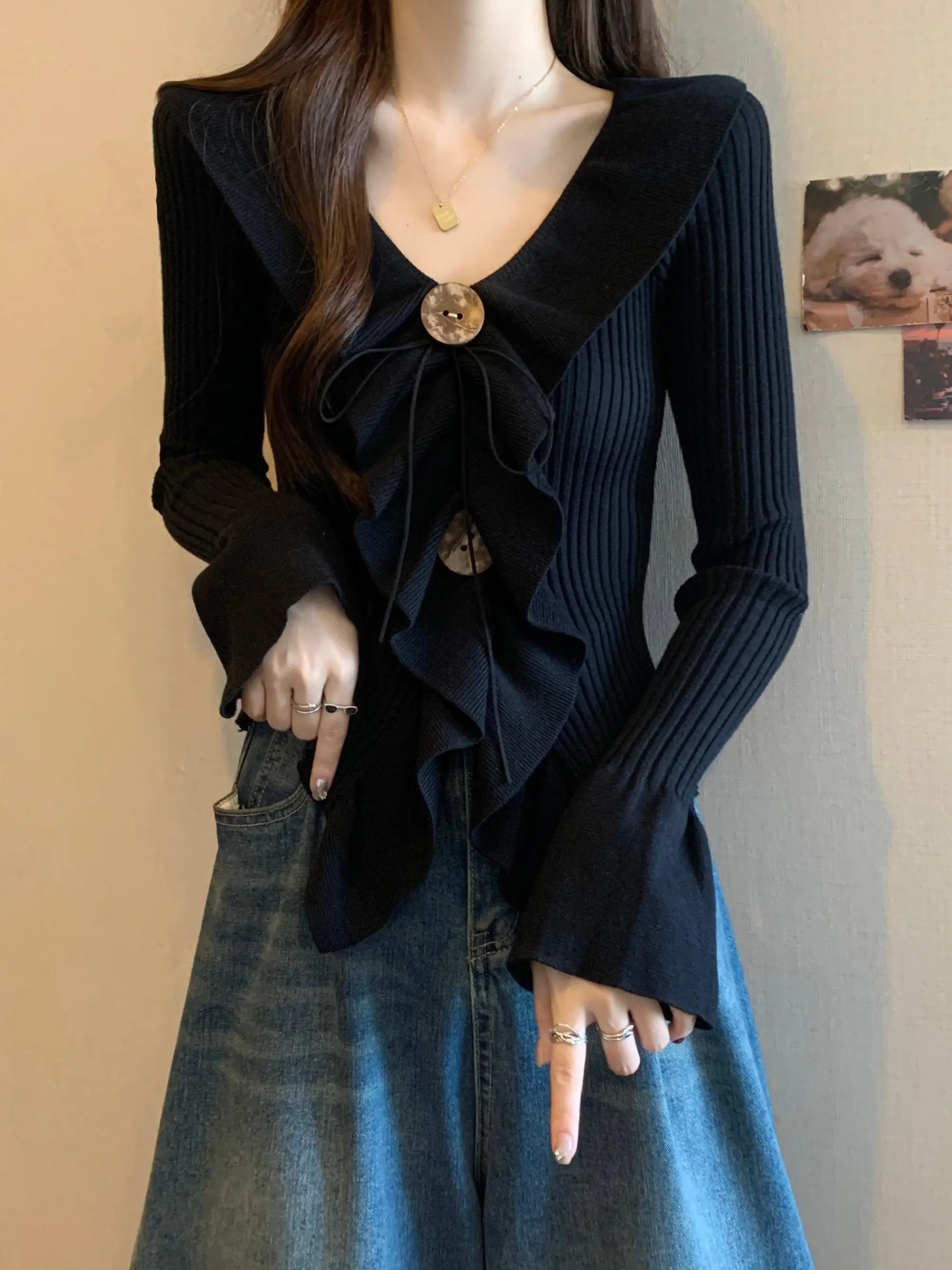 

Loose Fit V-Neck Knitwear Bell Sleeve Base Shirt Women's plus Size Spring New Leaf Korean Style Long Sleeve Sweater