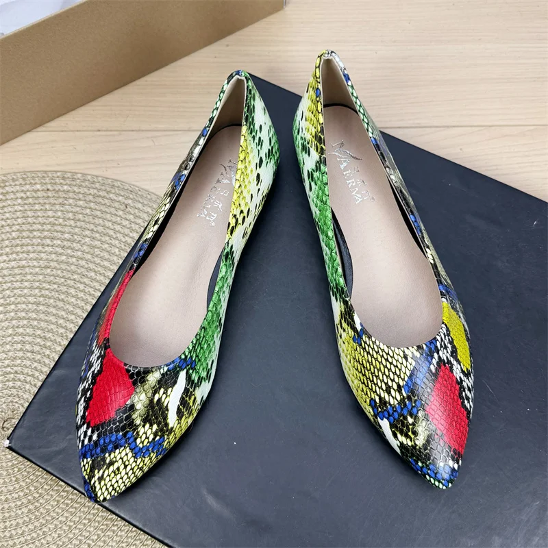

2025 Autumn New Fashionable Snake Skin Pattern Pointed Ballet Dance Shoes Color Blocked Versatile Flat Casual Women's Shoes