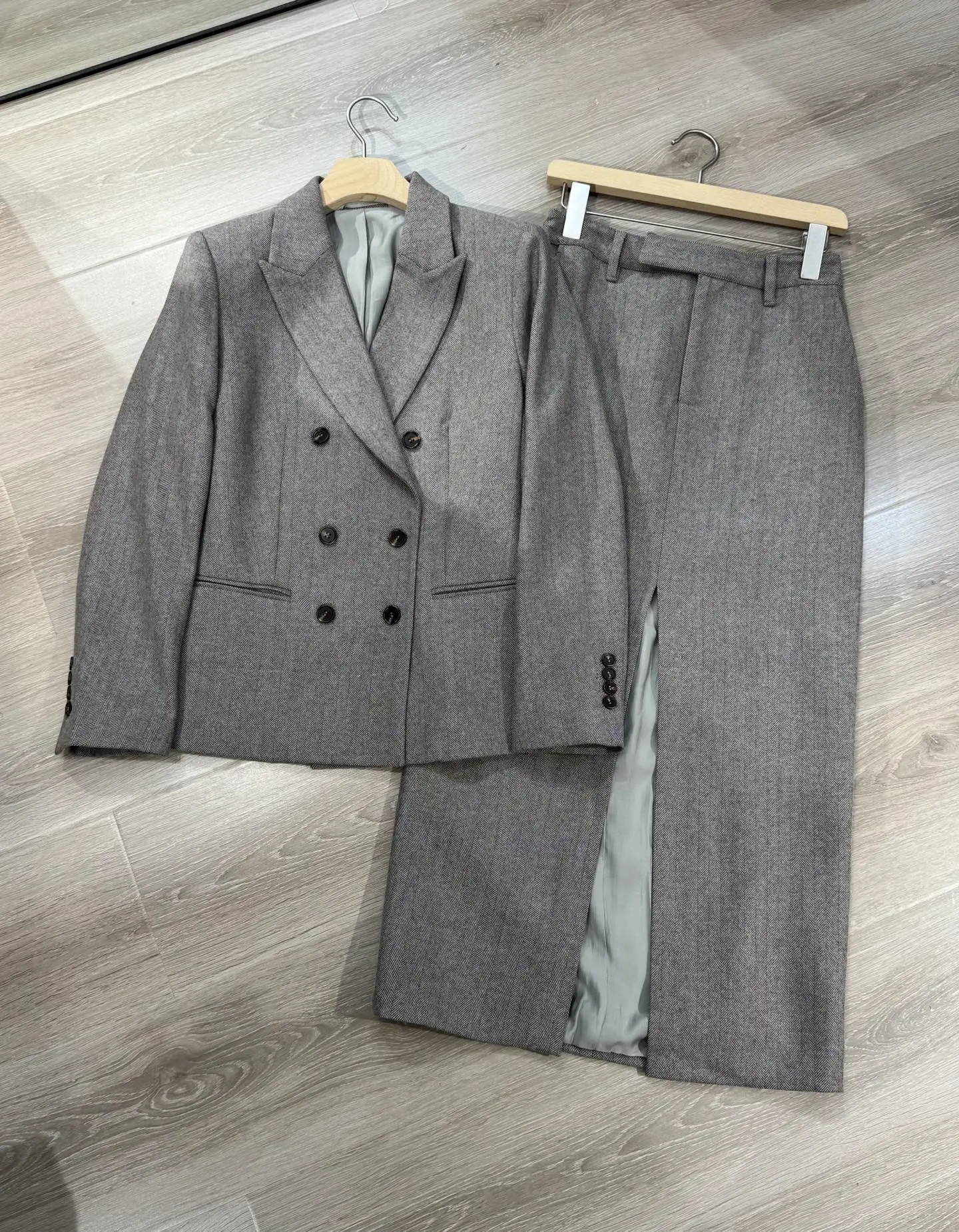 

Новый высококачественный модный двубортный пиджак из 100% шерсти + юбка, брюки