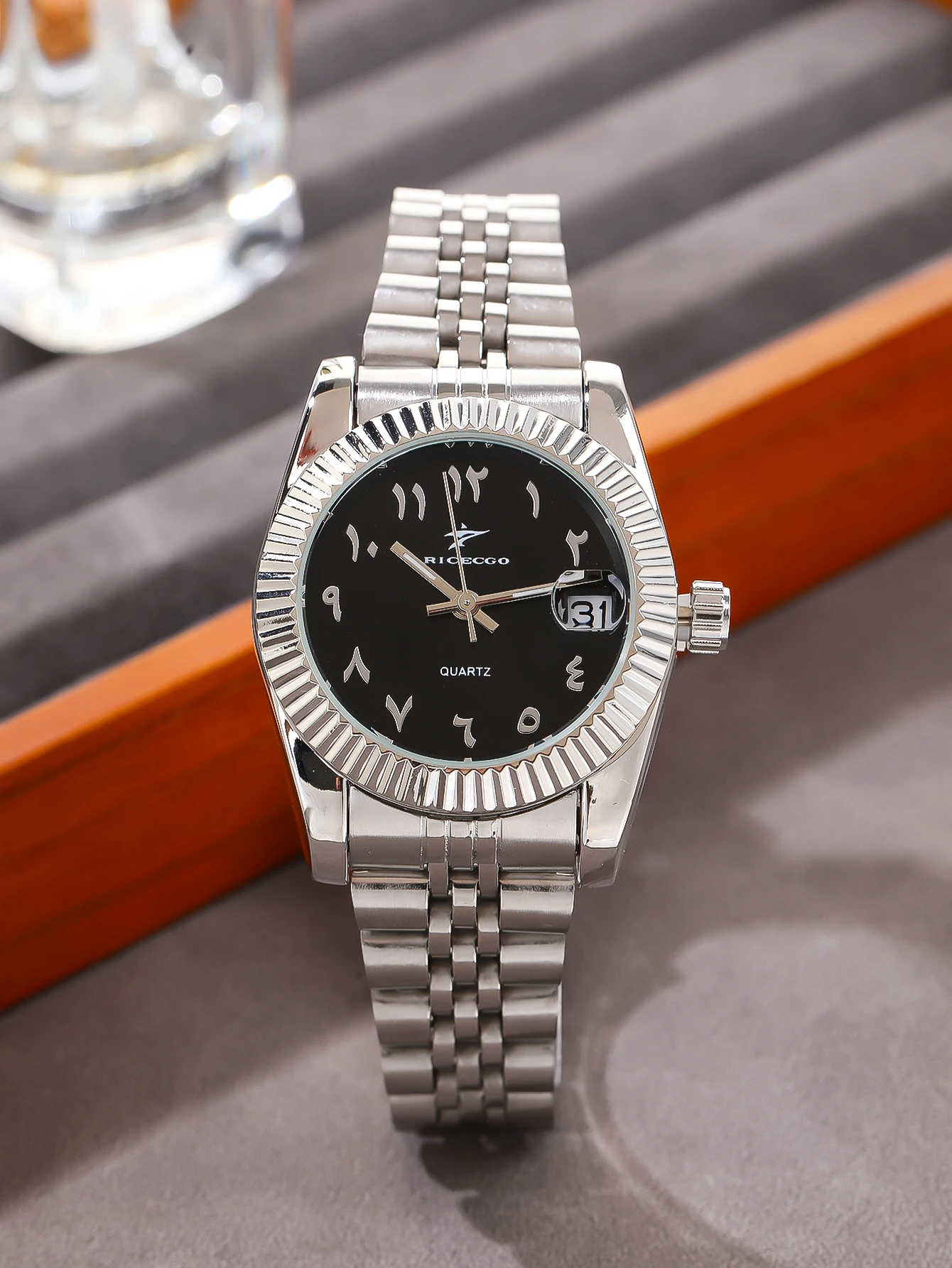Women\'s Fashion Round Wristwatches Luxury Female Special Dial Plate Bracelet Clock Quartz Watches for Birthday Holiday Gift