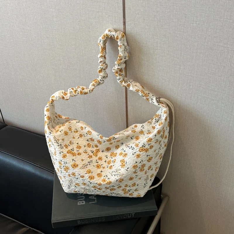 

2025 Spring New Soft Nylon Shoulder Bags Flowers Large Capacity Zipper Bags Female 2025 Hot Sale Versatile Crossbody Bags