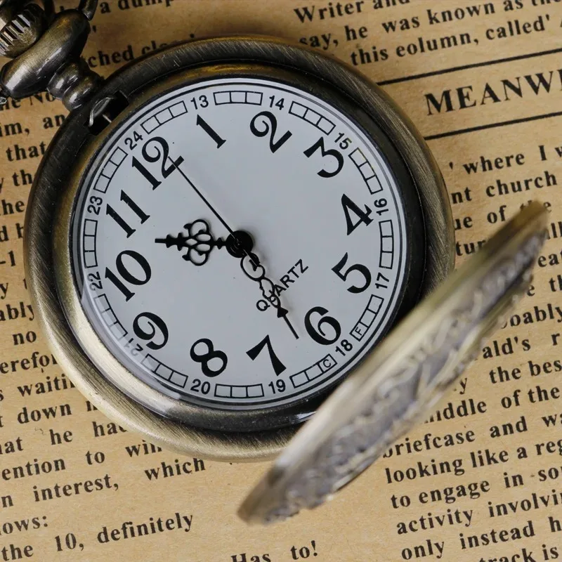 빈티지 청동 석영 주머니 시계 양각 드래곤 패턴 장식 청동 펜던트 시계 여성을위한 절묘한 선물 남성