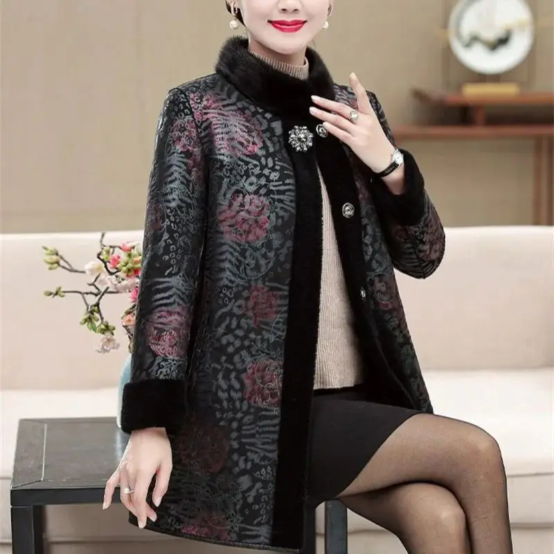 Fur Integrated Mink fur Coat For Women Mid to Long Length Mink Collar 2024 Winter Thick Fur Coat For Middle-Aged Elderly People