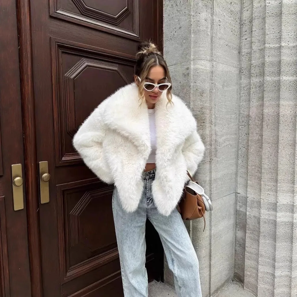 

2025 Winter New Eco-Friendly Fox Fur Coat for Women with Turn-Down Collar Thickened Youth Style Overcoat