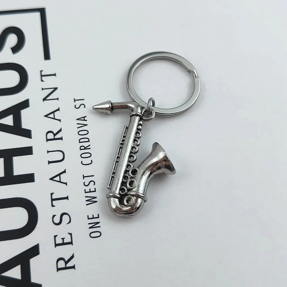 New Fashion Keychain Horn Saxophone Pendant Keychains for Men Women Jewelry Alloy Car Keyring Anniversary Gifts