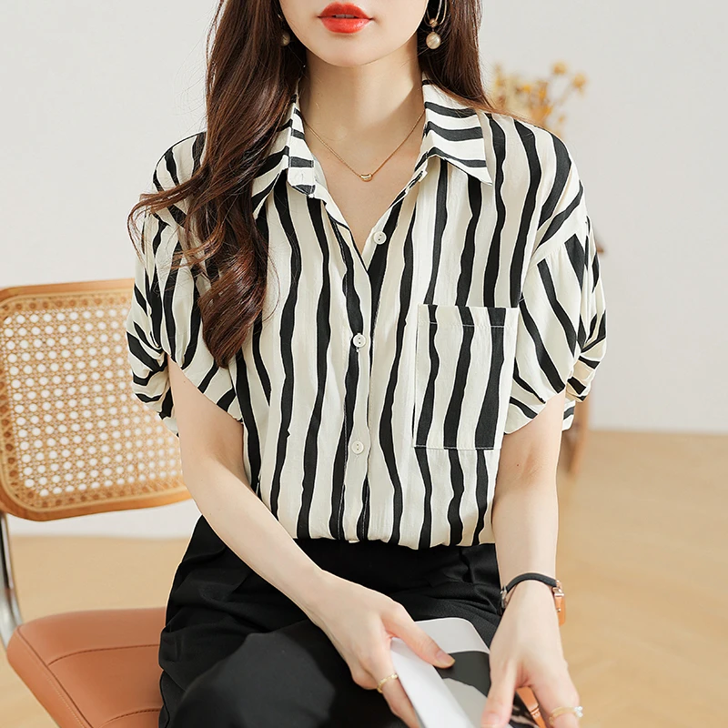 2024 Sommer neue Frauen Streifen Polo Kragen Knopf Taschen vielseitige koreanische Version lose lässige Blase Ärmel Seide Shirt Tops