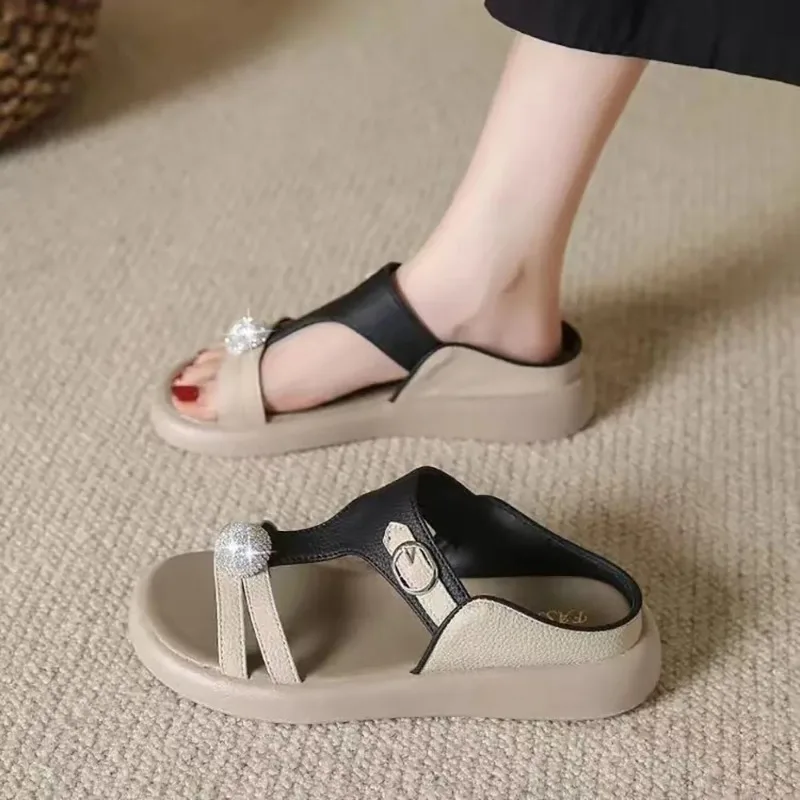 

2025 New Summer Luxury Elegant Rhinestone Slippers Low Heel Flat Beach Shoes Holiday Casual Sandals Zapatos De Mujer