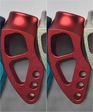 スポーツ車椅子用一般アルミ合金フロントフォーク、車椅子用フロント小型ホイールアクセサリー、厚みのある耐久性があり軽量です。