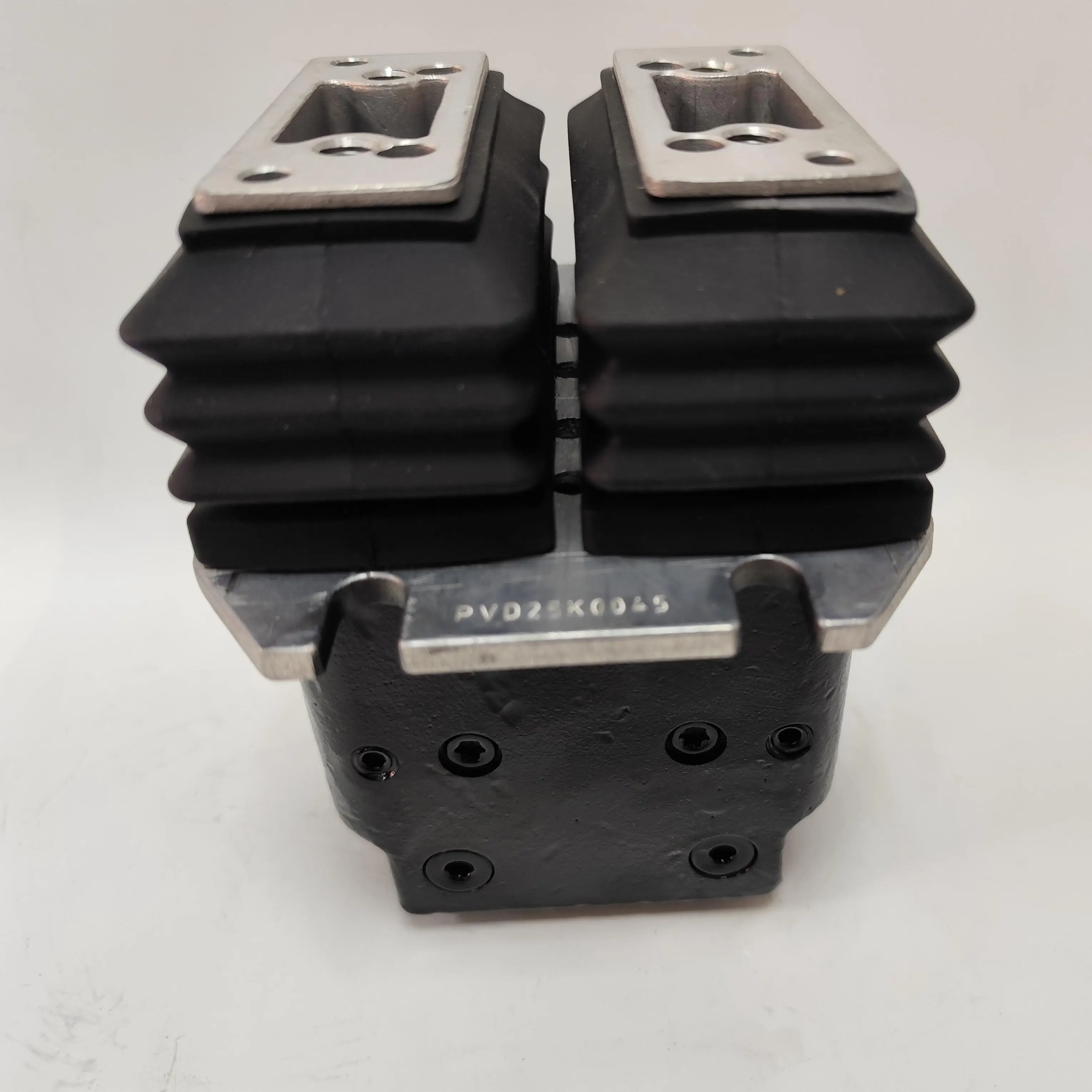 New E215C Foot Control Valve Excavator E215C DC0410200118 PVD25K0045 Travel Foot Control Valve for Kobelco