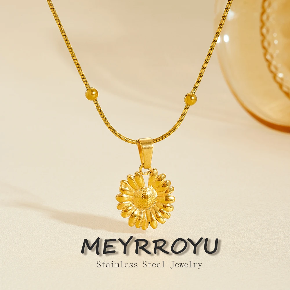 MEYRROYU Sunflower Pendant Stainless Steel Necklaces Women Golden Geometric Round Sunflower Necklace Party Wedding Jewelry Gift