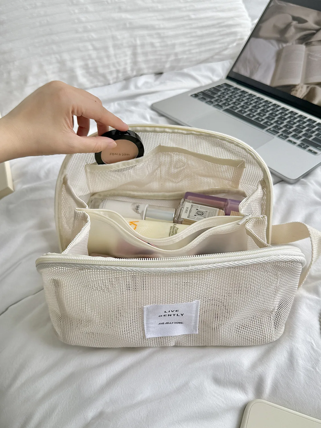 Cream-colored mesh storage bag with a stand-up design, high-end feel, large-capacity makeup and toiletry bag for travel