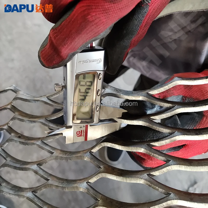 Macchina per la produzione di maglie di recinzione metallica espansa automatica con controllo PLC con componenti del nucleo dell'ingranaggio del cuscinetto del motore