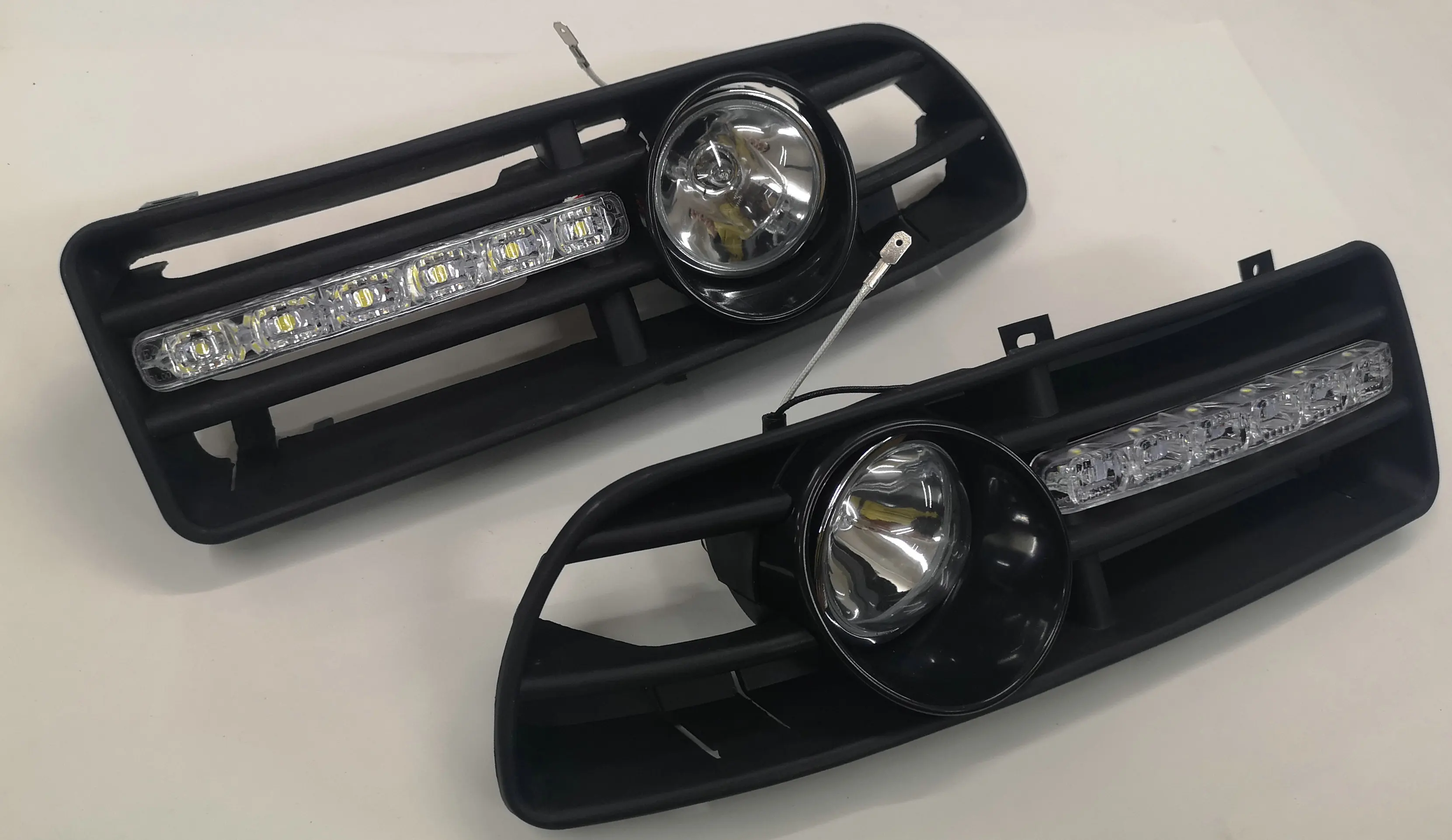 Front Fog Light Kit with LED Day Time Running Light For VW Volkswagen Jetta / Bora MK4 - view 2