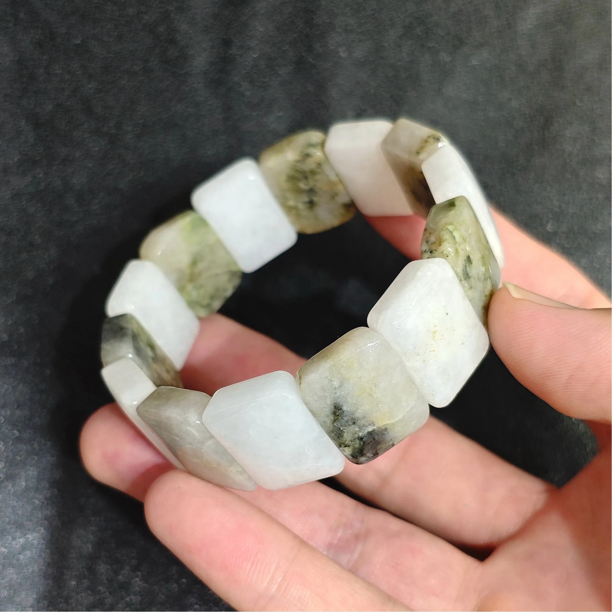 Quartzite Jade Gemstone Segment Bracelet Jinsi White Jade Pebble Bangle Moss Inclusions Elastic Wristband Gift