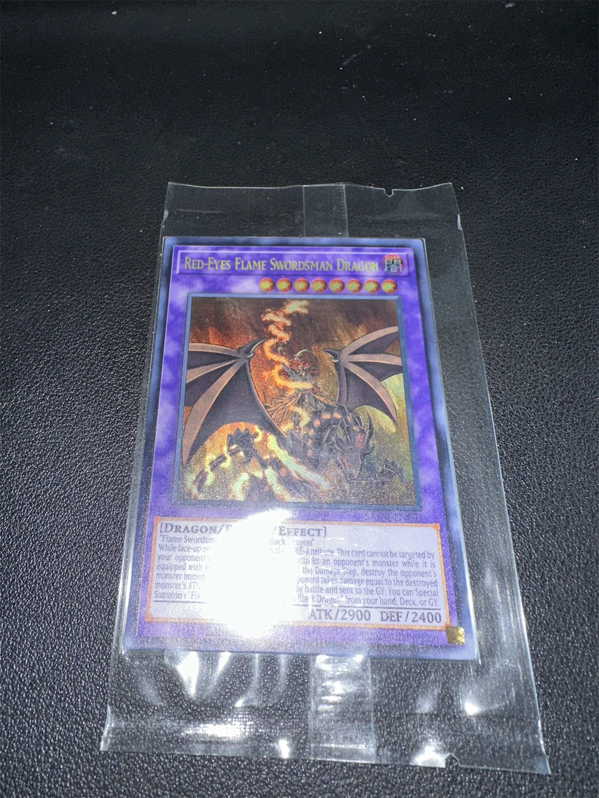 Yu Gi Oh Ultimate Rare SALM-EN005/RED-EYES FLAME SWORDSMAN DRAGON Brinquedo de cartão de coleção de presente infantil (não original)