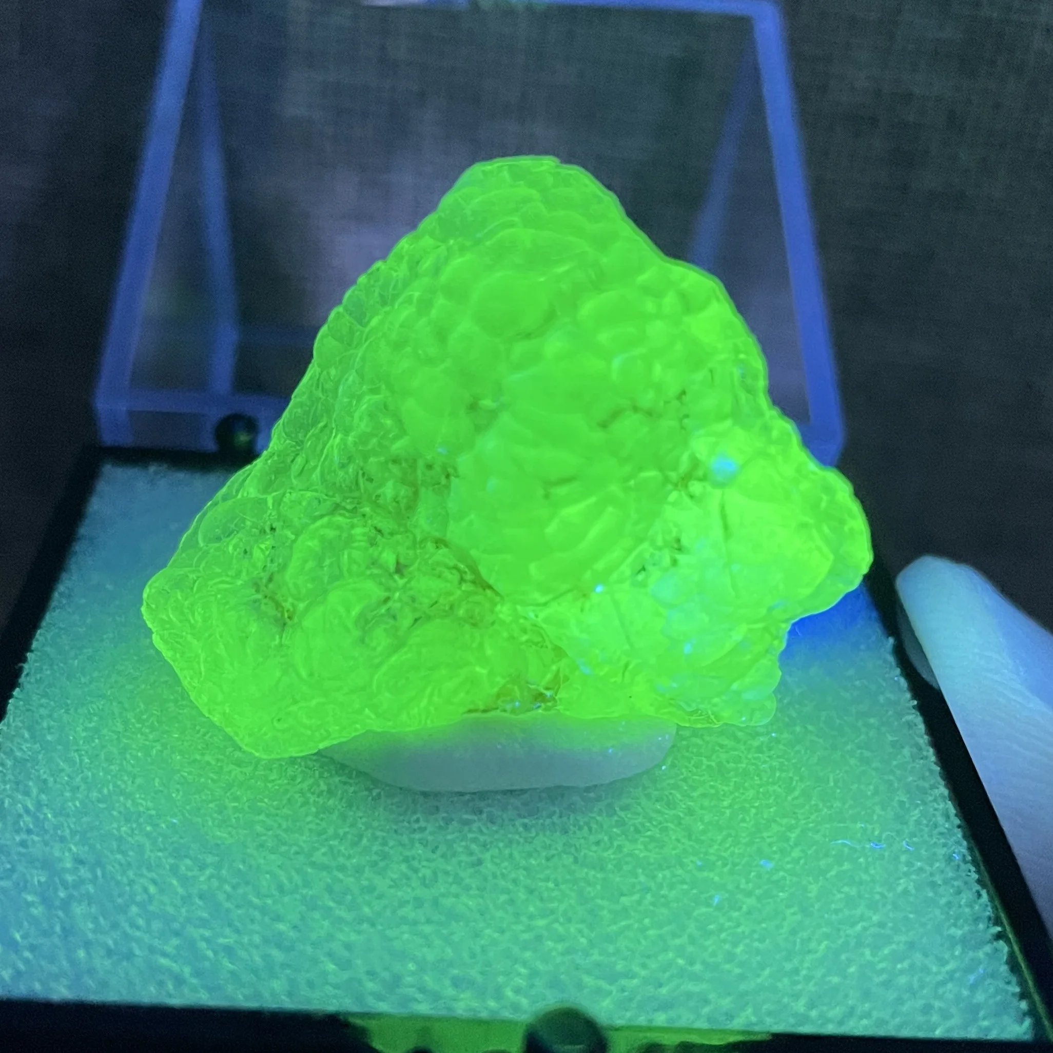 Natural Mexico Green Fluorescence Hyalite Glass Opal Mineral Specimen Healing Quartz Crystals  Gemstone Home Decor Rock